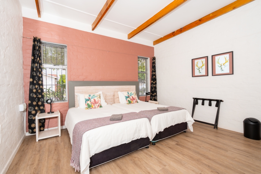 6 Bedroom Property for Sale in Middedorp Western Cape